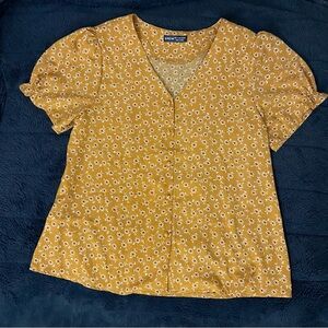 Button front ladies short sleeve top